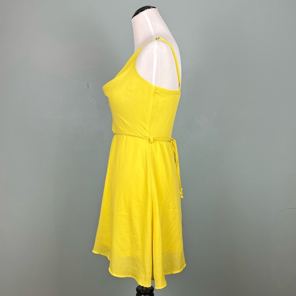 Flattering Yellow Dress - Picture 3 of 8